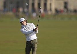 La cómica venganza del madridismo sobre Bale: un perro le roba la bola al galés en pleno torneo de golf