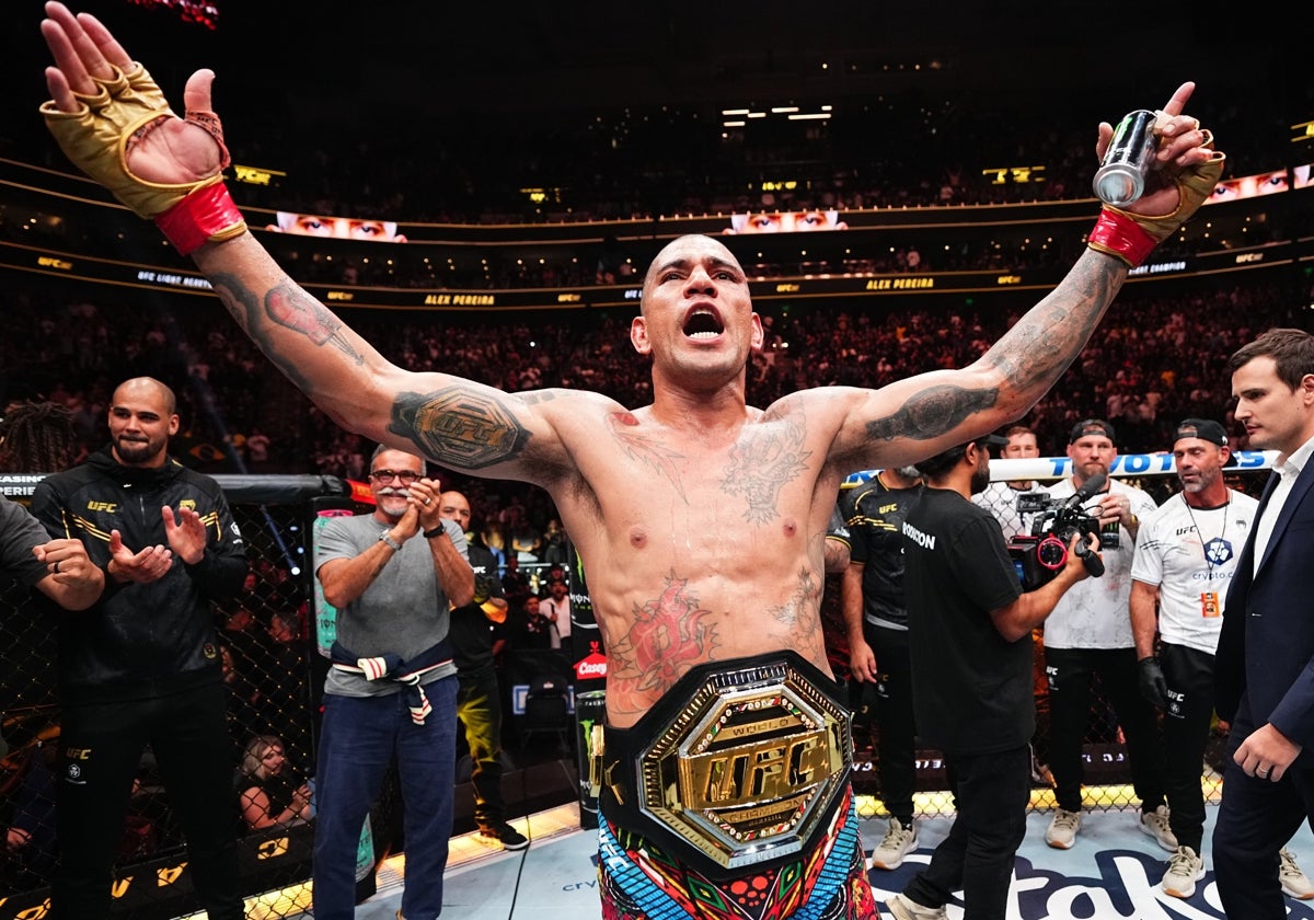 Alex Pereira celebra su tercera defensa del título en el UFC 307