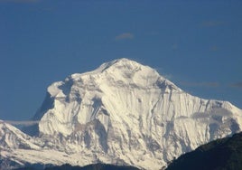 Mueren cinco alpinistas en Nepal, tras caer de la séptima montaña más alta del mundo