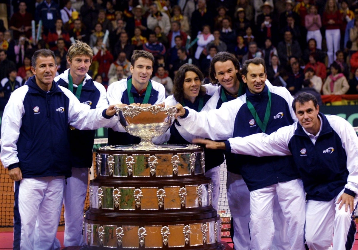 Nadal, en el equipo español que ganó la Copa Davis de 2004 a Estados Unidos en La Cartuja