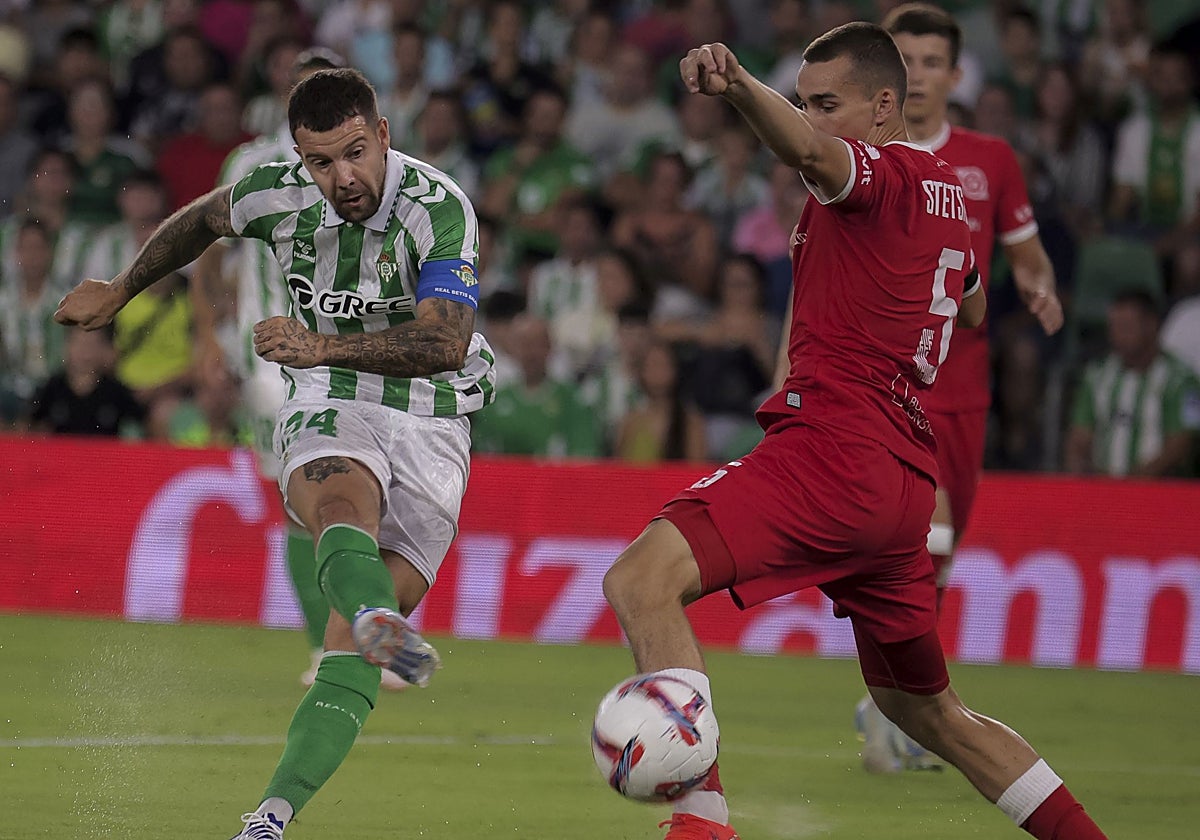 Aitor Ruibal durante el encuentro de Conference League ante el FC Kryvbas