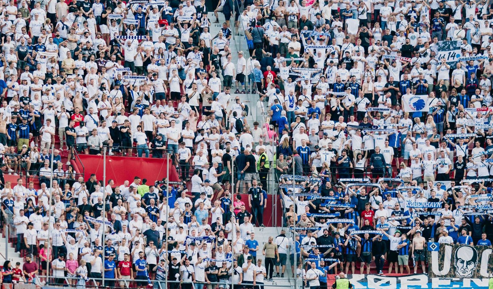 La afición del Copenhague en uno de sus desplazamientos europeos, al Sánchez-Pizjuán