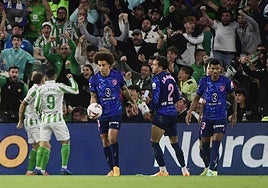 Un Atlético sin rumbo cae ante un Betis superior y se baja del tren de la Liga