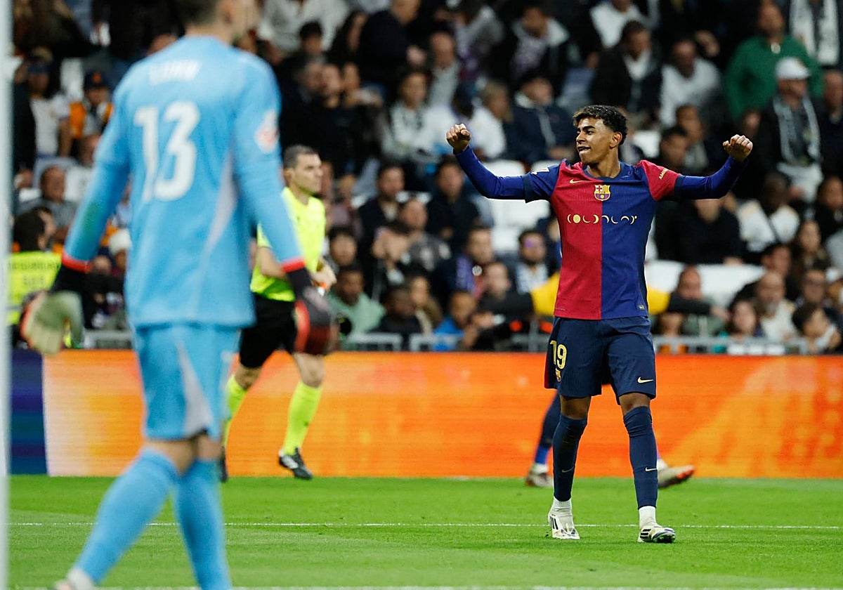 Lamine Yamal celebra el 0-3 en el Bernabéu