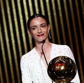 Aitana Bonmatí gana su segundo Balón de Oro consecutivo, y el Barcelona se corona como mejor equipo femenino