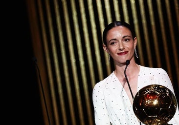 Aitana Bonmatí gana su segundo Balón de Oro consecutivo, y el Barcelona se corona como mejor equipo femenino
