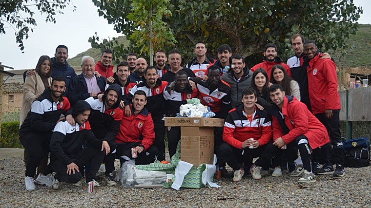 Entrega de regalo a Chaka por el nacimiento de su hijo