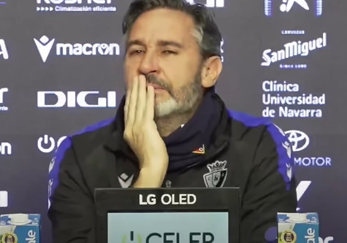 Vicente Moreno, emocionado durante la rueda de prensa de este viernes