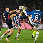 El Barça gana y el Español le recuerda que es mortal