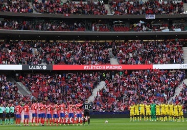 Emocionante silencio en el Metropolitano mientras suena el himno de Valencia