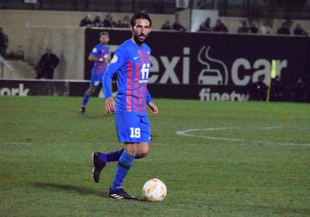 Álex Bernal, en un partido con el Eldense