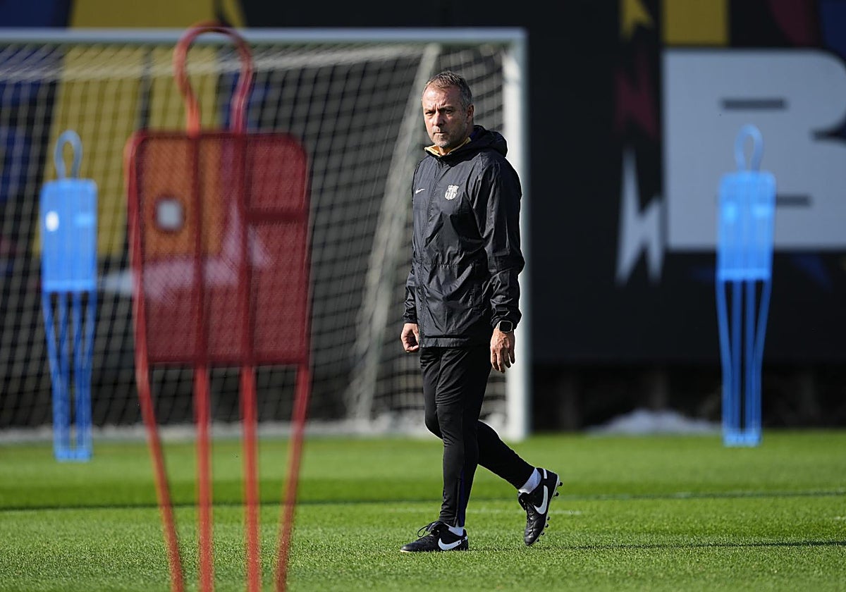 Hansi Flick, durante el entrenamiento de este sábado