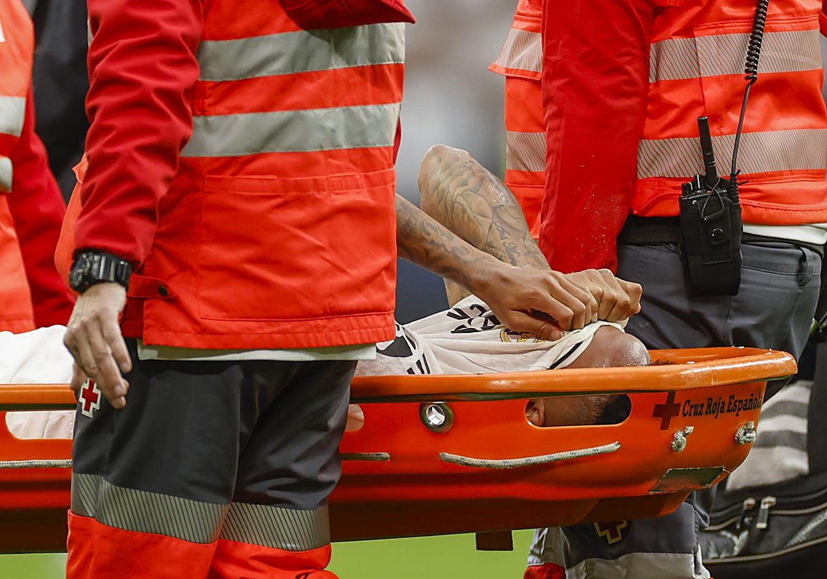 Militao, desconsolado tras romperse el ligamento cruzado