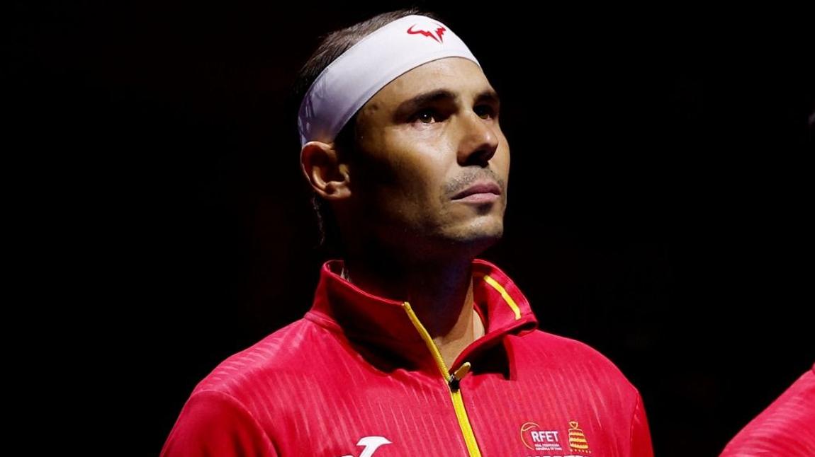 Rafa Nadal, emocionado cuando sonaba el himno de España antes de saltar a la pista en el partido de cuartos de final de la Copa Davis en Málaga