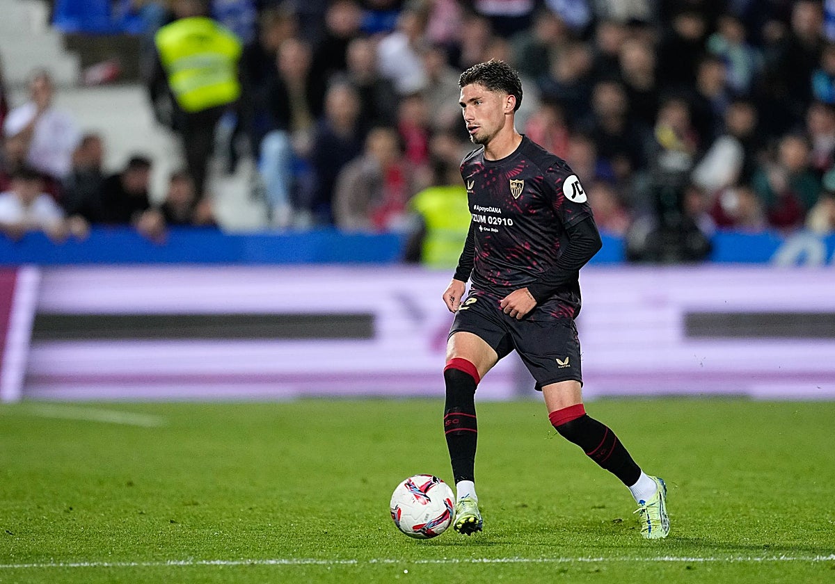 José Ángel Carmona jugando con el Sevilla FC