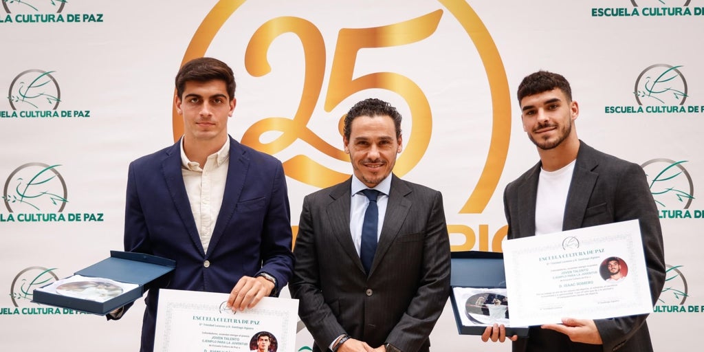 Isaac y Juanlu reciben la “Paloma de Plata” de la Escuela Cultura de Paz
