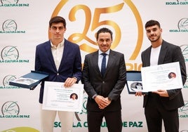 Isaac y Juanlu reciben la 'Paloma de Plata' de la Escuela Cultura de Paz