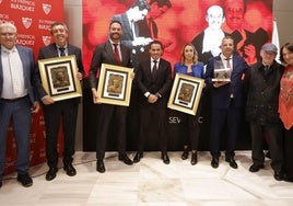 El Sevilla homenajea al periodismo con los Premios Blazquez y Ruesga Bono