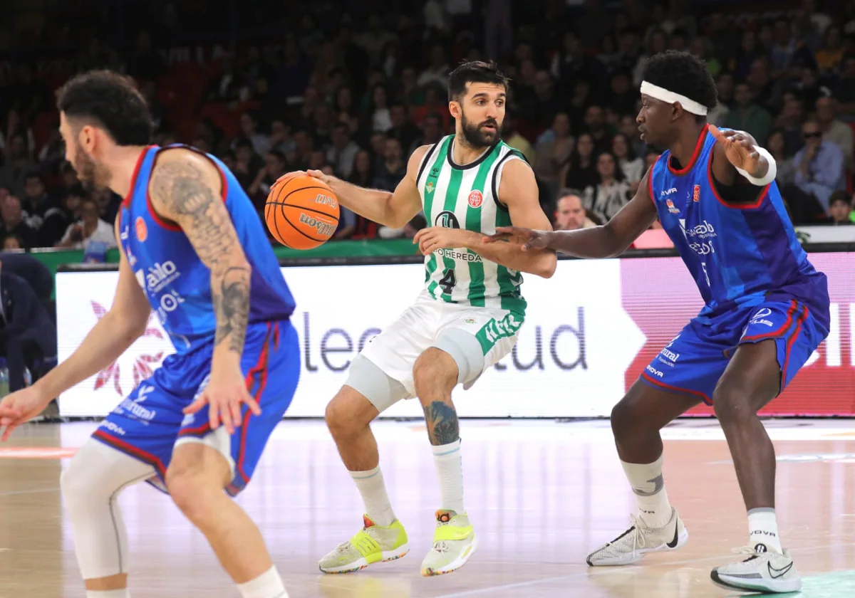 Cvetkovic, el mejor de los verdiblancos, defendido por el exbético Wembi, del San Pablo Burgos