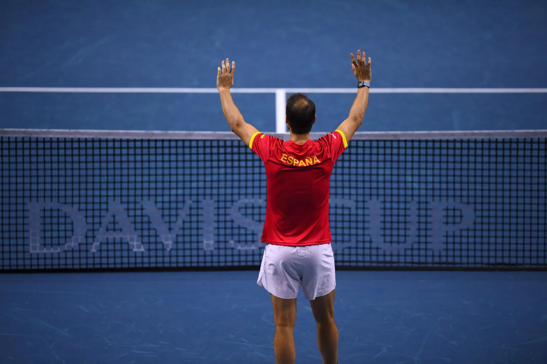 Nadal despidiéndose del público