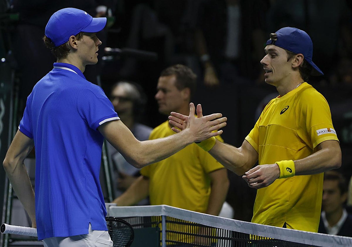 Saludo entre Jannik Sinner y Alex de Miñaur