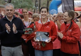 Carrera de la Mujer de Sevilla: Carolina Marín abandera la solidaridad de la 'Marea Rosa'