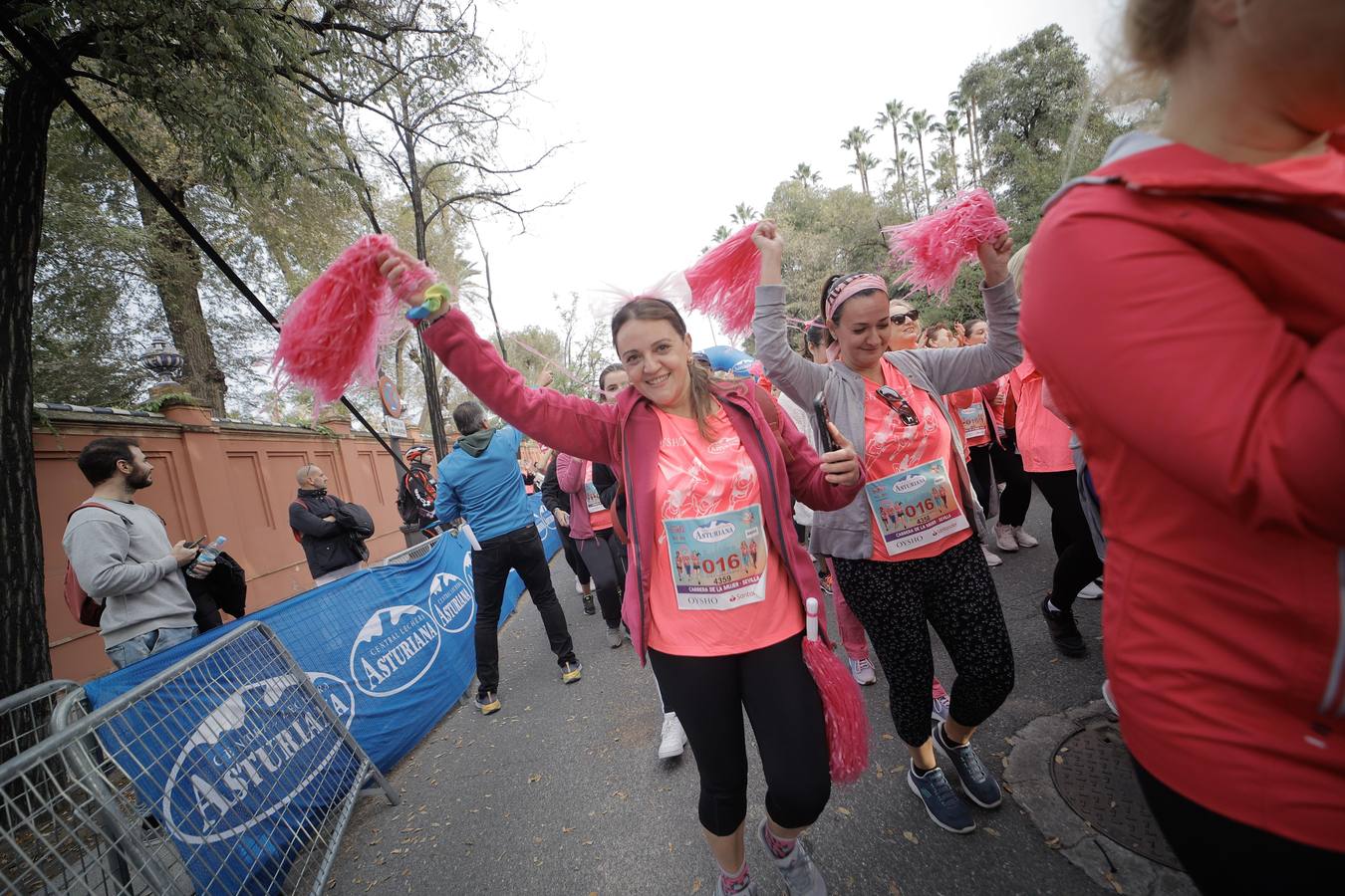 Participantes en la Carrera de la Mujer de Sevilla