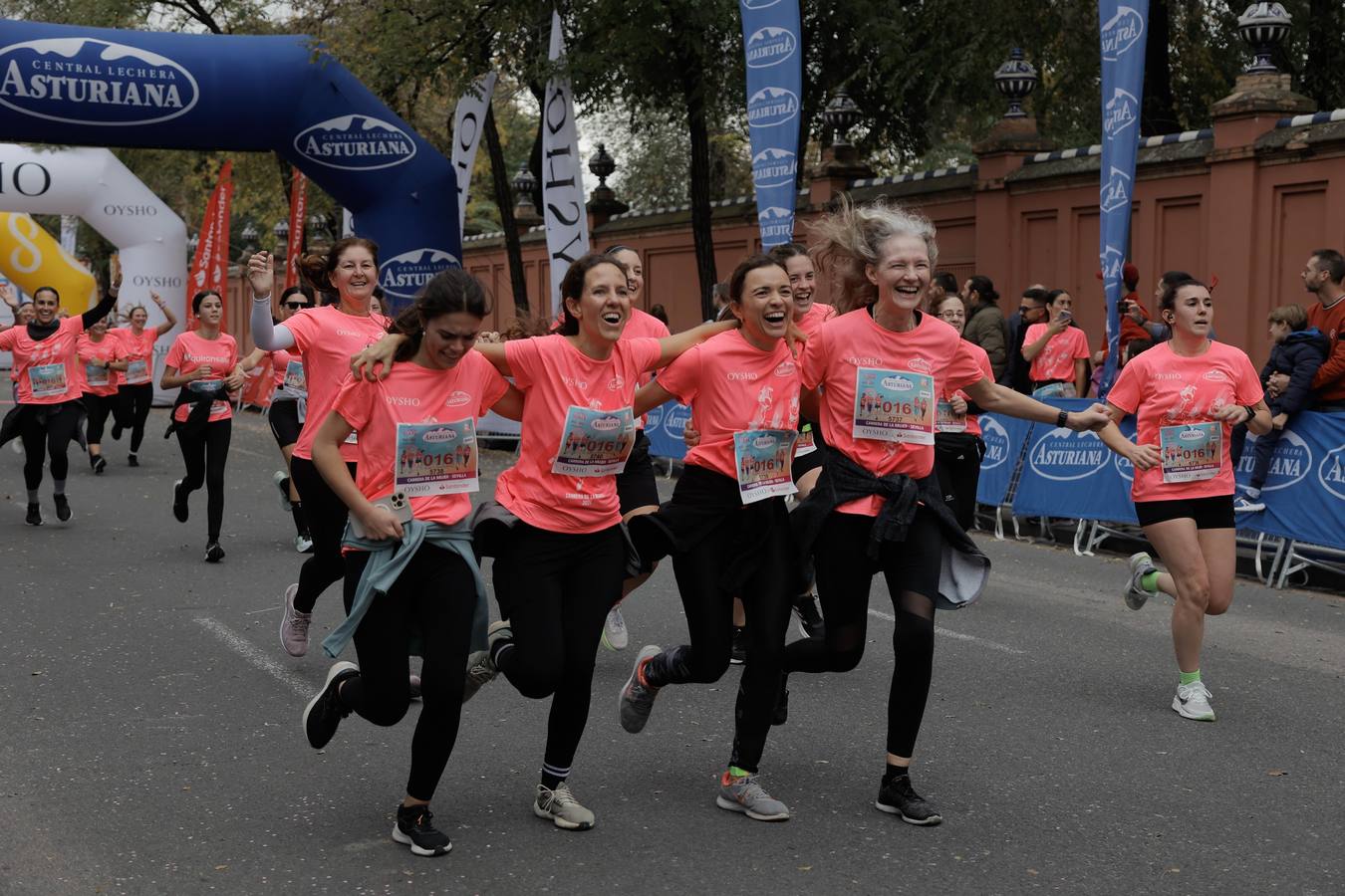 Participantes en la Carrera de la Mujer de Sevilla