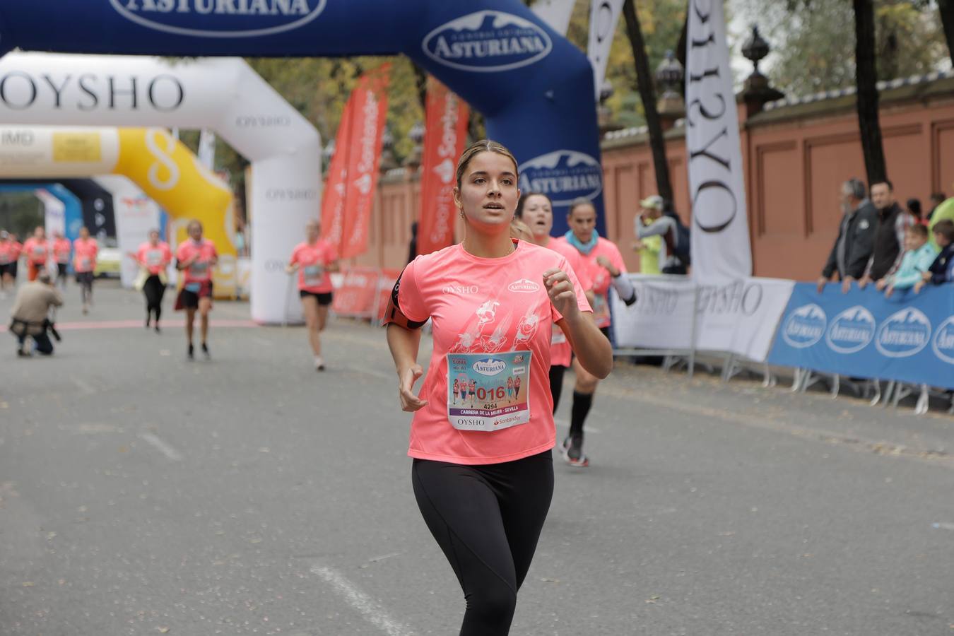 Participantes en la Carrera de la Mujer de Sevilla