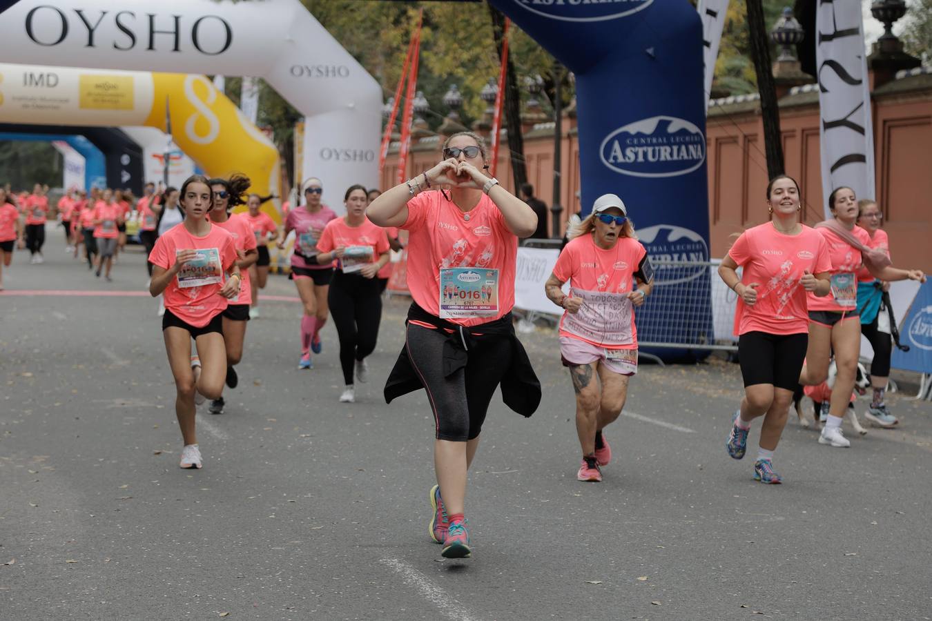 Participantes en la Carrera de la Mujer de Sevilla