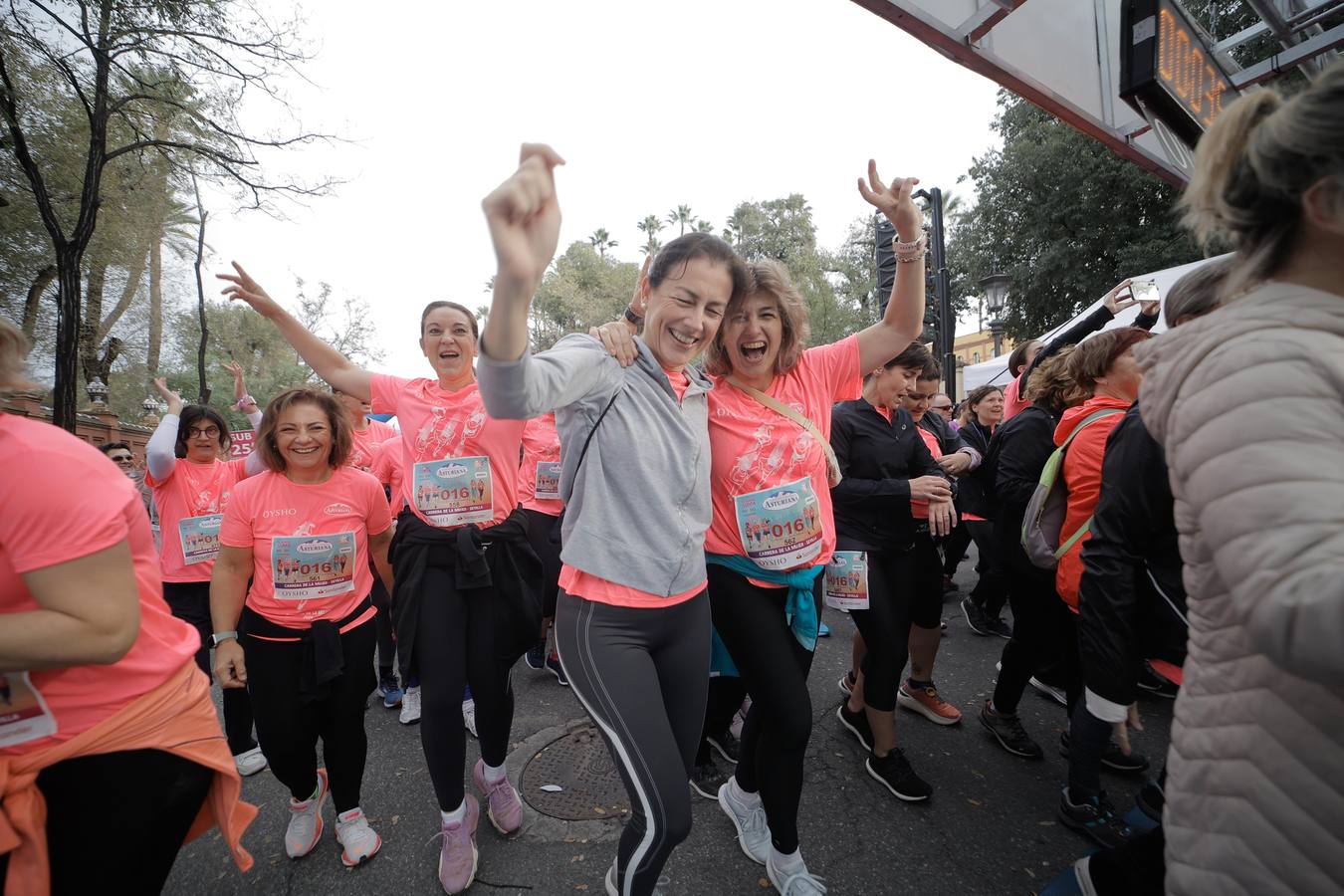 Participantes en la Carrera de la Mujer de Sevilla