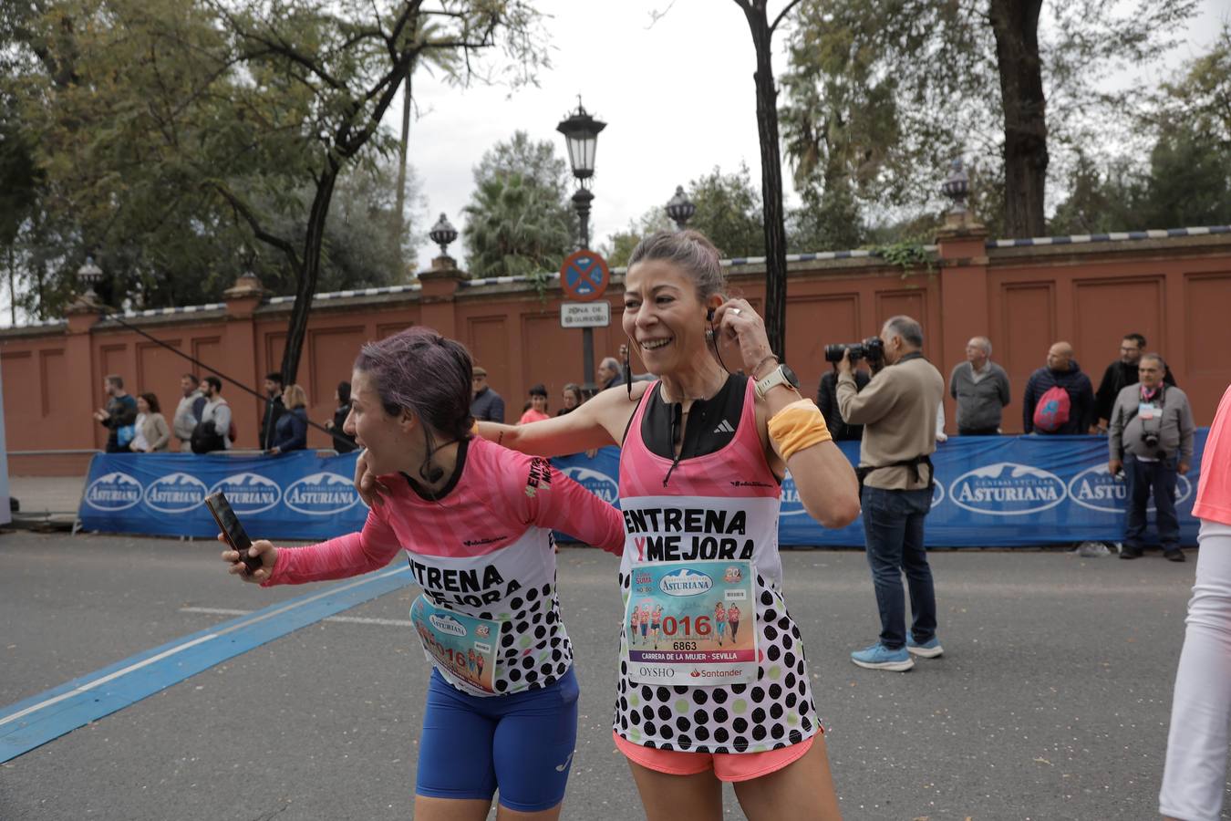 Participantes en la Carrera de la Mujer de Sevilla