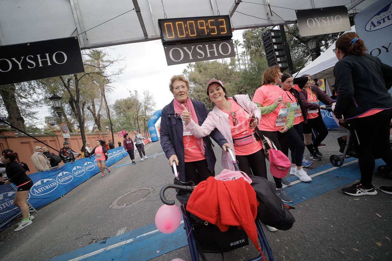 Participantes en la Carrera de la Mujer de Sevilla