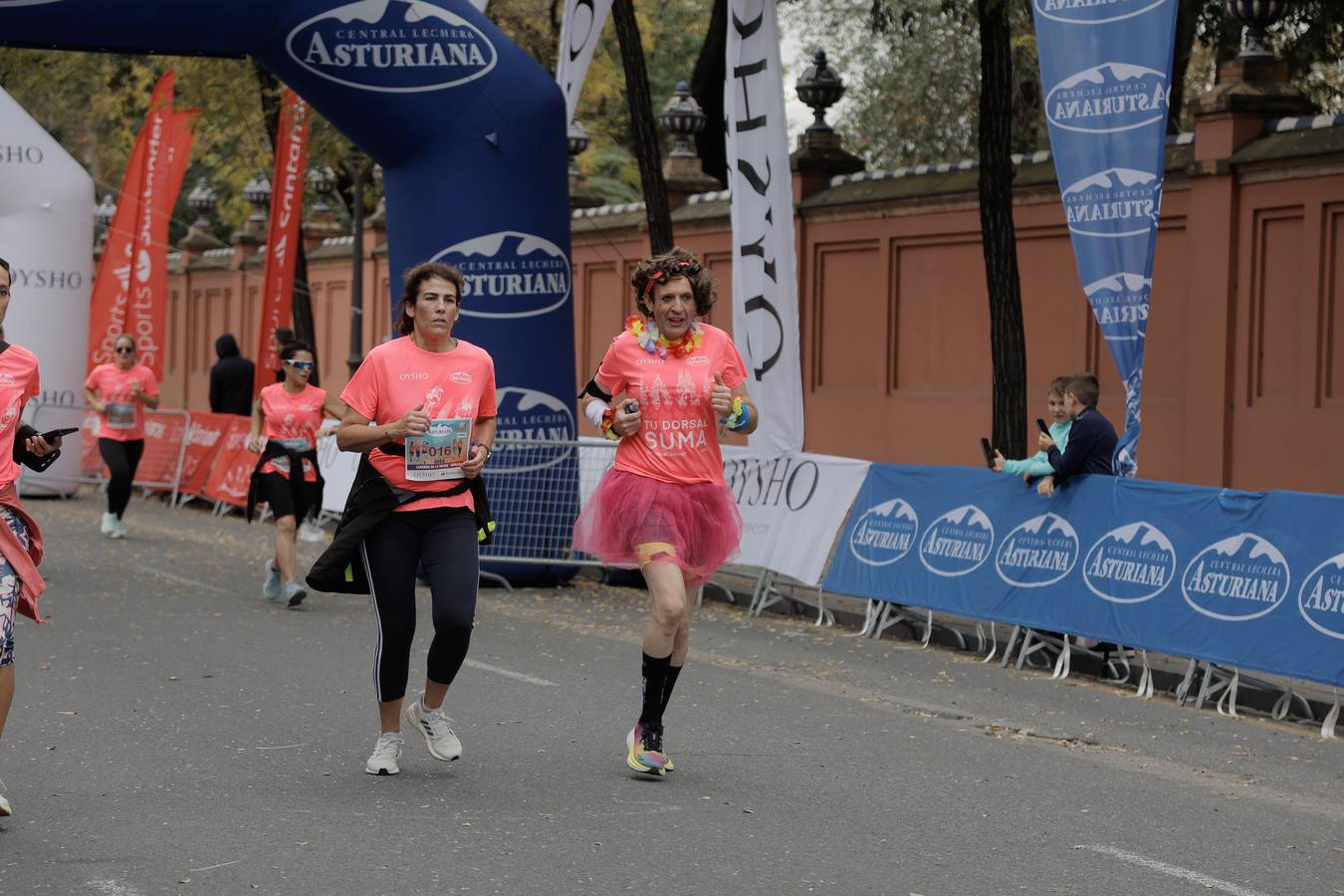 Participantes en la Carrera de la Mujer de Sevilla