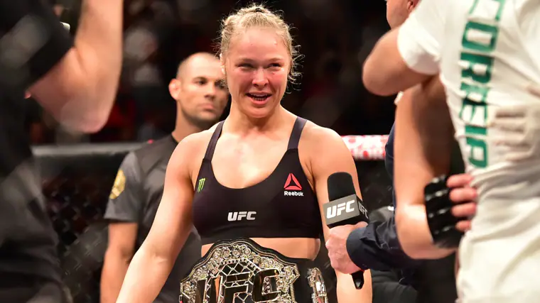 Ronda Rousey como campeona de la compañía