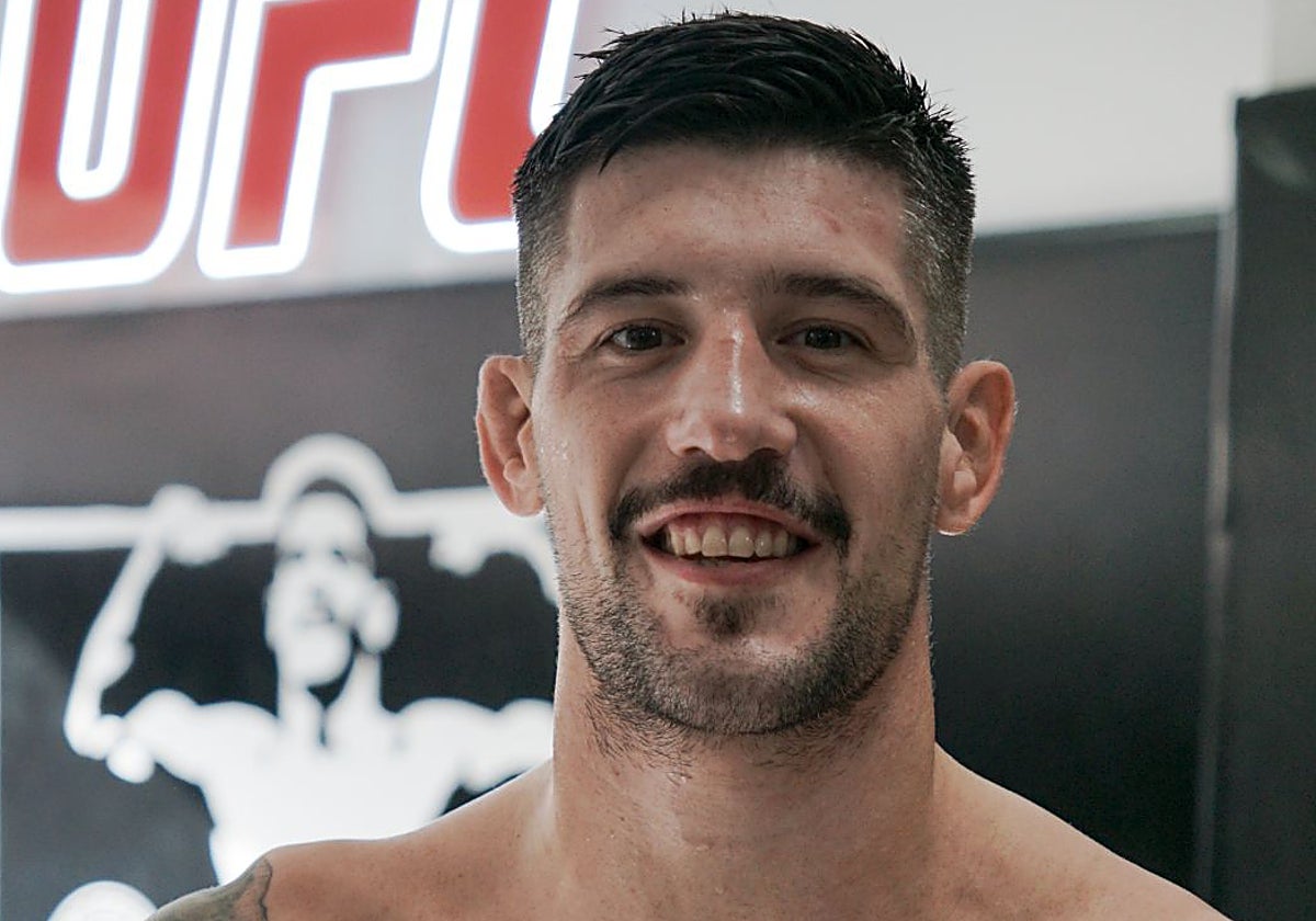 Joel Álvarez, en su gimnasio, el Tíbet, en Gijón