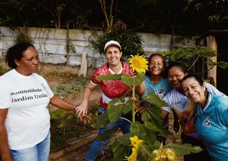 Imagen secundaria 1 - Jardim da União, construida literalmente con las manos de sus residentes, es una de las comunidades de Sao Paulo que cuenta con la ayuda de la Fundación Fenómenos, que está presidida por Celina Locks, la mujer de Ronaldo Nazario 