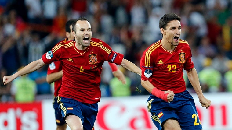 Celebración de Andrés Iniesta y Jesús Navas tras acceder a la final de la Eurocopa de 2012