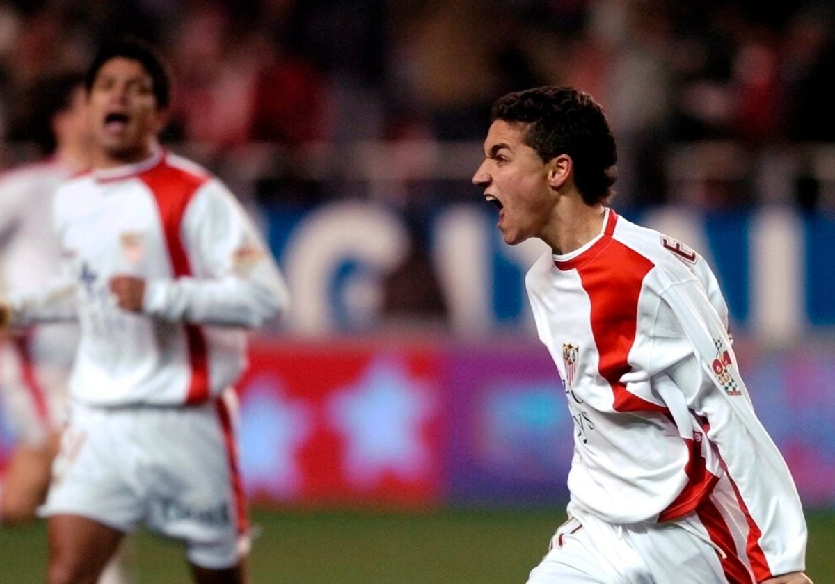 Un joven Jesús Navas celebra gol con el Sevilla en sus primeros años con el primer equipo sevillista