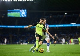 LaLiga denuncia cánticos contra Bartra y el Real Betis en el duelo ante la Real Sociedad