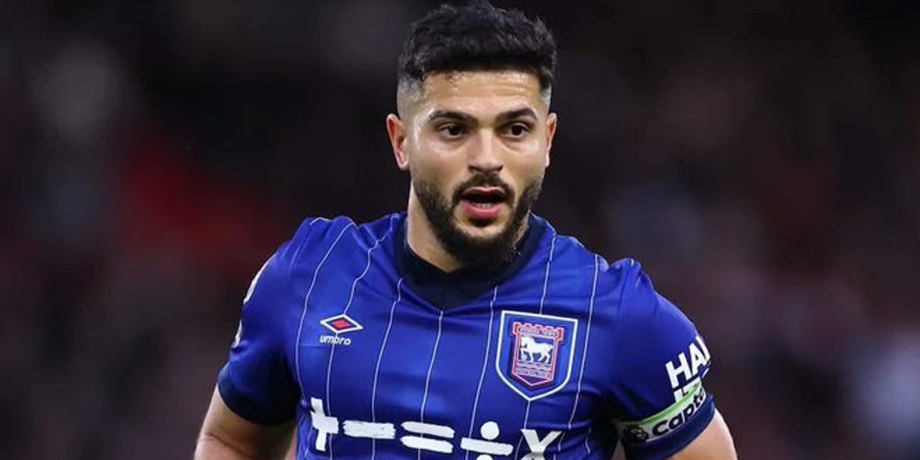 Un jugador musulmán, el único que se negó a lucir los lazos brasileños en la Premier League Un jugador musulmán, el único que se negó a lucir los lazos brasileños en la Premier League