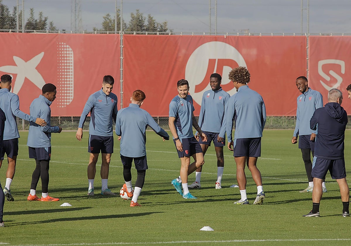 Entrenamiento del Sevilla previo al choque copero ante la UE Olot