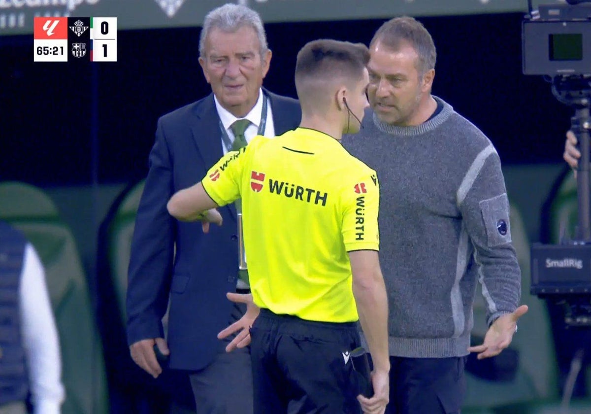 Hansi Flick, durante el partido ante el Betis