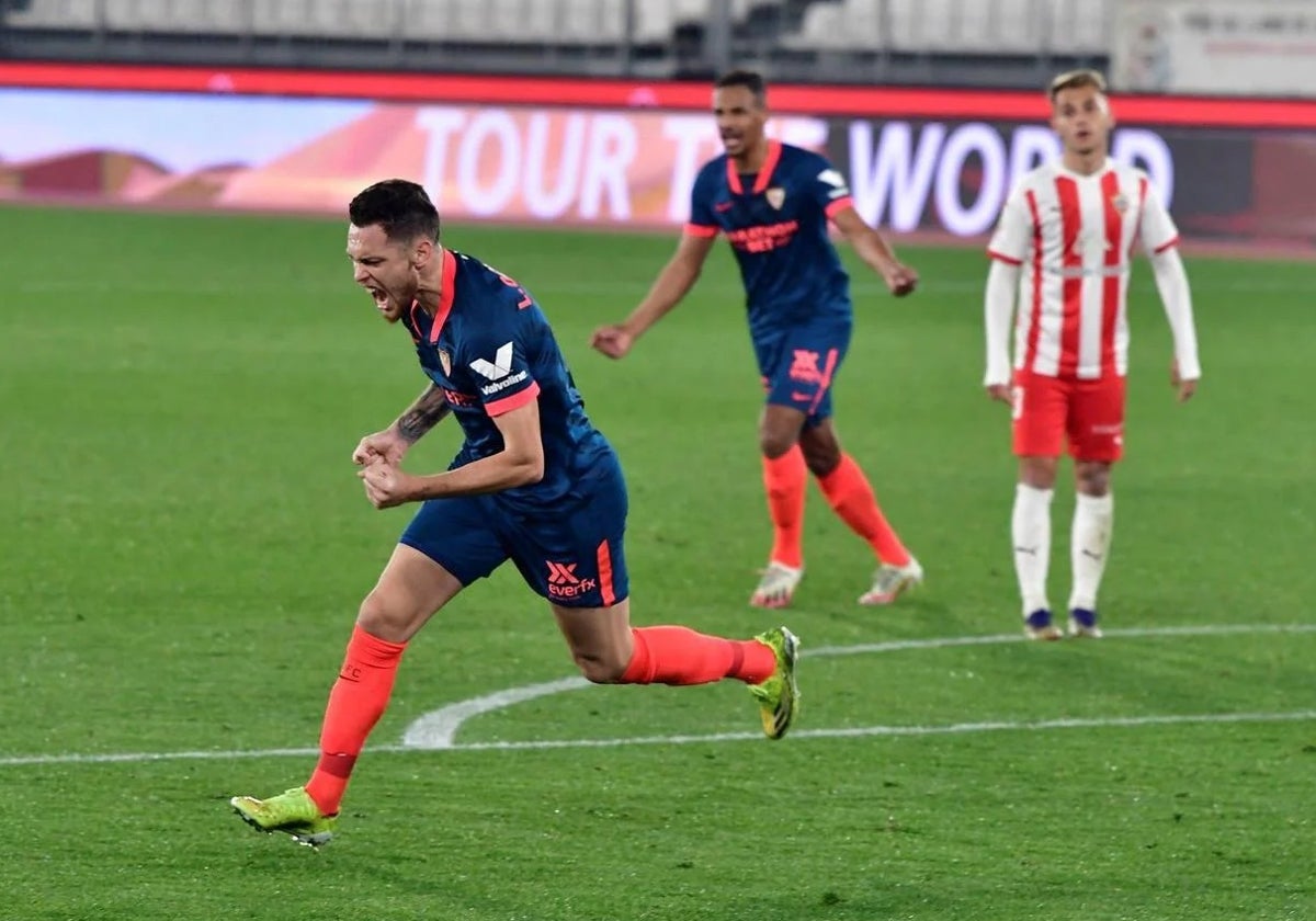 Ocampos celebra su gol al Almería en Copa en 2021