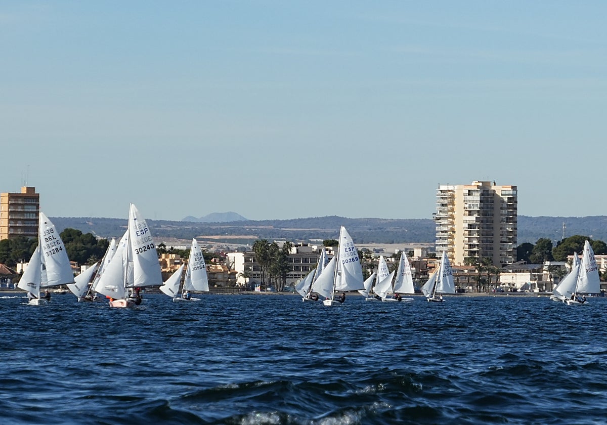 Manu Hens y Alexandre Tinoco, campeones del Trofeo Armada de Snipe
