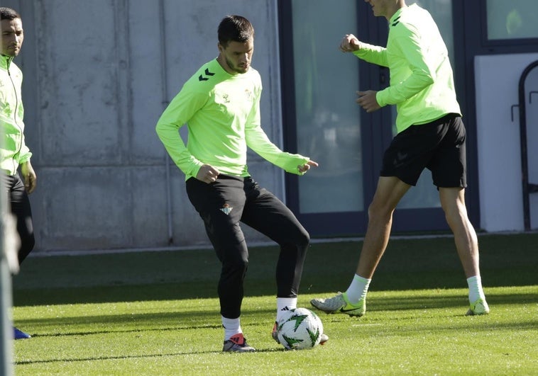 lo-celso-betis-entrenamietno-flroes-RVyUK9JaZFZxRIqeg7obYeI-758x531@diario_abc.jpg