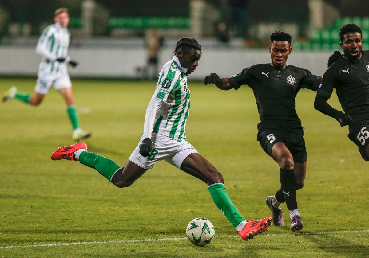 Assane Diao, durante el Petrocub - Betis