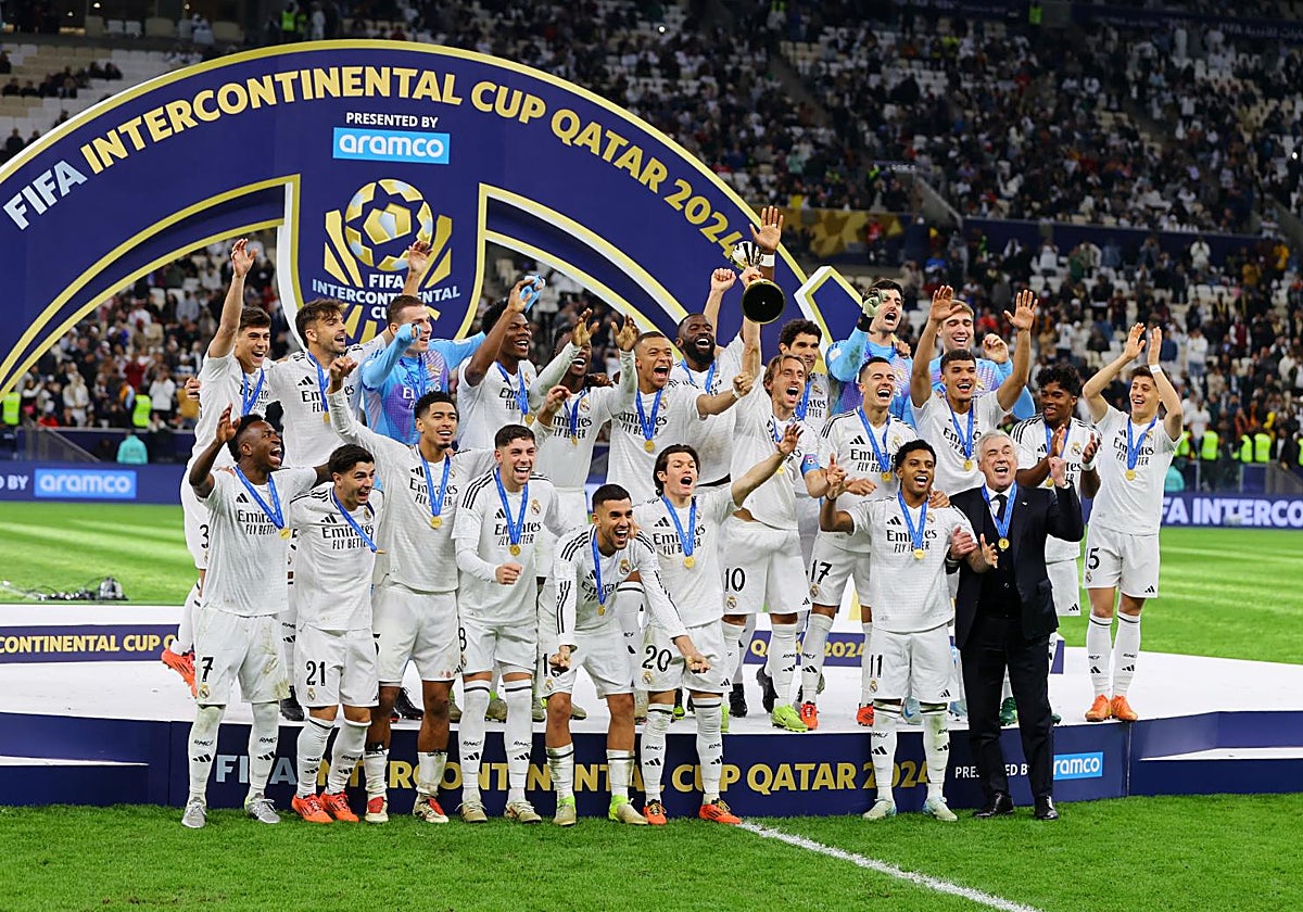 El Real Madrid levanta la Copa Intercontinental