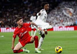 El Sevilla engorda su leyenda negra en los grandes estadios