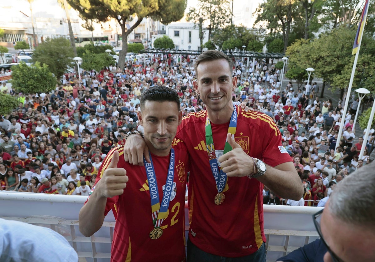 Jesús Navas y Fabián Ruiz, con sus medallas de la Eurocopa.